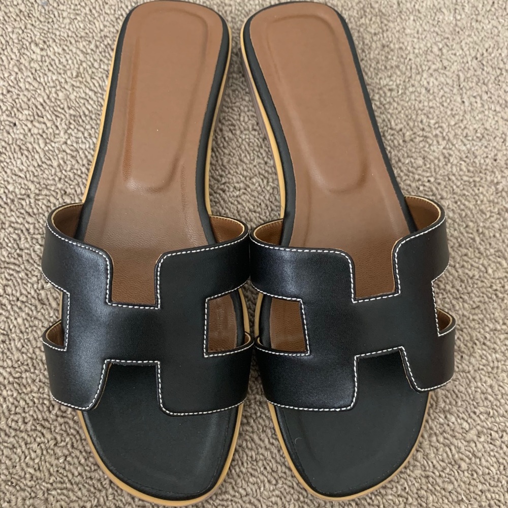 H sandals black